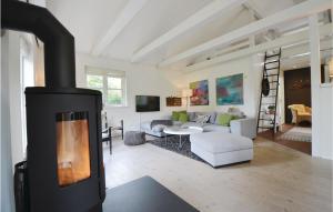 A seating area at Stunning Home In Hornslet With Wifi