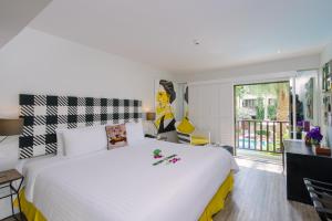 Ein Bett oder Betten in einem Zimmer der Unterkunft Burasari Phuket Resort & Spa
