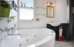 Koupelna v ubytování Holiday Home Uglevej Ebeltoft Iii