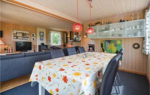 Kuchyň nebo kuchyňský kout v ubytování Holiday Home Uglevej Ebeltoft Iii