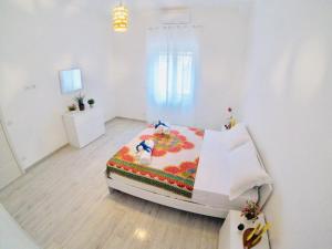 En eller flere senge i et værelse på Oudeis Holidays Apartments Tropea