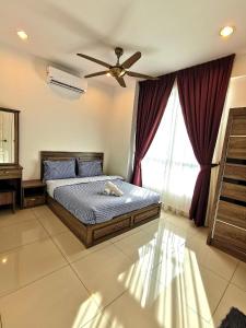 a bedroom with a bed and a ceiling fan at Mansion One by Sky Hive in George Town