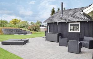 Zahrada ubytování Four-Bedroom Holiday Home In Malling