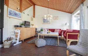 Kuchyň nebo kuchyňský kout v ubytování Two-Bedroom Holiday Home In Aabenraa