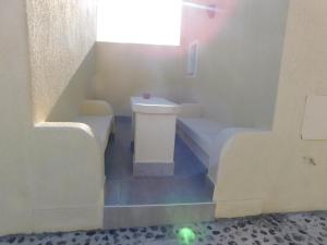Een badkamer bij Sea Side Perivolos