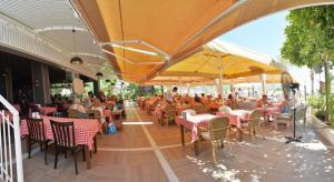 Restaurace v ubytování Maris Beach Hotel