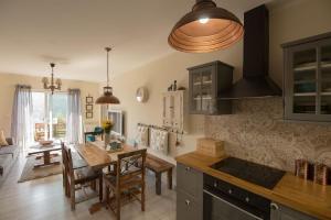 Kuchyňa alebo kuchynka v ubytovaní Apartamenty Na Szczycie z balkonem - Dream Apart