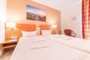 Postel nebo postele na pokoji v ubytování Hotel Königslinie