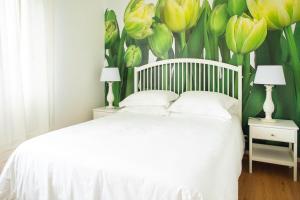 Кровать или кровати в номере Hostel da Palmeira