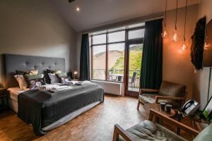 Ліжко або ліжка в номері Frost and Fire Hotel