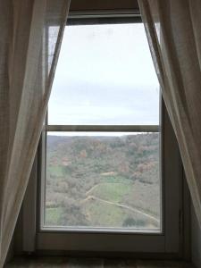 a large window in a room with a view at sacrobosco apartment Quercia in Bomarzo
