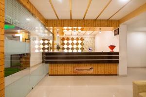 Afbeelding uit fotogalerij van Hotel Sheetal Plaza in Surat