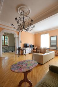 Predel za sedenje v nastanitvi Guest House One Two Three