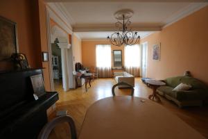 Predel za sedenje v nastanitvi Guest House One Two Three