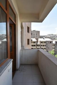 Un balcón o terraza de Freedom Apartments on Yekmalyan str