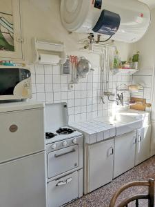 Kuhinja oz. manjša kuhinja v nastanitvi La Grisetta
