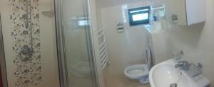 a bathroom with a shower and a sink and a toilet at Трънската къща in Trŭn