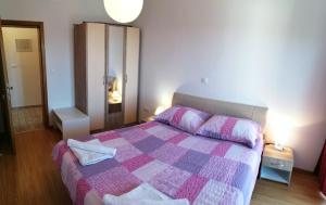Postel nebo postele na pokoji v ubytování Apartmani Nada