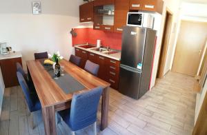Kuchyň nebo kuchyňský kout v ubytování Apartmani Nada