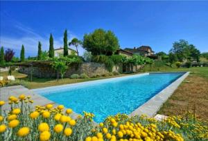 Πισίνα στο ή κοντά στο Tinaia +34 φωτογραφίες