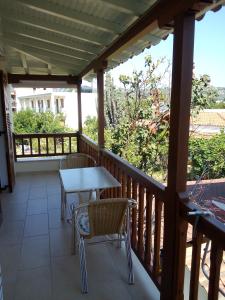 A balcony or terrace at Pansion Matoula