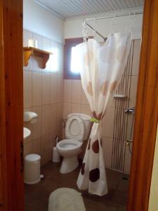 A bathroom at Pansion Matoula