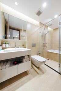 Phòng tắm tại Lynn House METROPOLIS 2Bedrooms near Lotte Hanoi