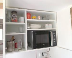 Kuchyňa alebo kuchynka v ubytovaní Krásný apartmán u lesa, trolejbus do centra a BVV, parkování zdarma