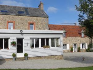 a detached house with a white garage at Les deux caps in Carneville