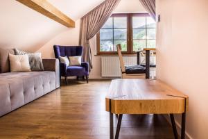 Posedenie v ubytovaní Maya Pokoje i Apartamenty