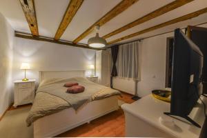 Ліжко або ліжка в номері Flori Haus Saschiz