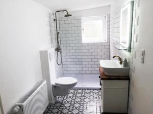 Ένα μπάνιο στο STUDIOAPPARTEMENT KOENIGSACKER
