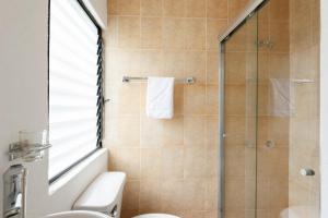 a bathroom with a shower and a toilet at Cuarto en las Lomas in Mexico City