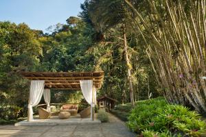 Um jardim em Eco Resort Hotel Villa São Romão
