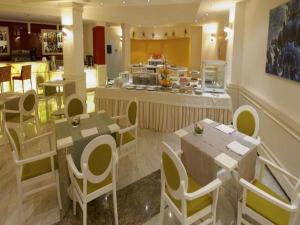 Veitingastaður eða matsölustaður á JR Hotels Oriente Bari