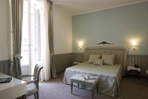Rúm í herbergi á JR Hotels Oriente Bari