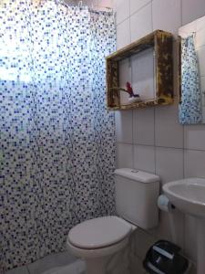 a bathroom with a toilet and a sink and a shower at Pousada Refúgio D´Mar in Ubatuba