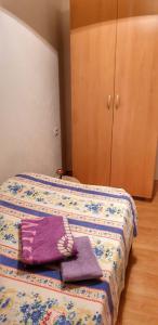 Een bed of bedden in een kamer bij Guest House Ohrid Trpeski