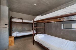 Postel nebo postele na pokoji v ubytování N1 Hostel Apartments and Suites