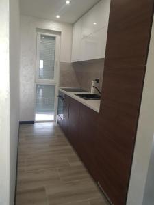 A kitchen or kitchenette at Divcibare Delux Apartman