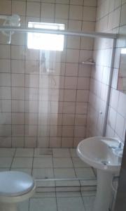 a bathroom with a toilet and a sink at CHÁCARA SANTA TERESA in Triunfo