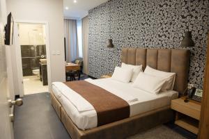 מיטה או מיטות בחדר ב-Hotel Crystal Light