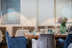Posedenie v ubytovaní hirschen dornbirn - das boutiquestyle hotel - skyrelax & wellness im rooftop