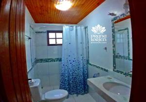 a bathroom with a toilet and a shower and a sink at Pousada Spa Prana Lorien in Santo Antônio do Leite
