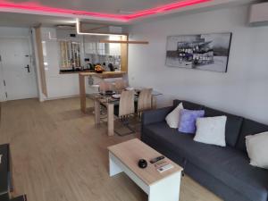 a living room with a couch and a table at Apartamento IMPERIO 1 - Marbella centro in Marbella