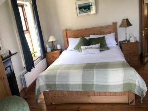 Una cama o camas en una habitación de Tranquil Water