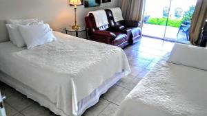 Lova arba lovos apgyvendinimo įstaigoje Boca Ciega Bay Apartment