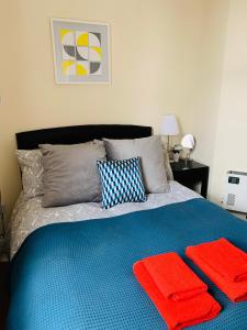 Postel nebo postele na pokoji v ubytování City Centre Georgian Apartment