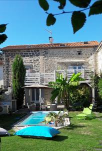 a house with a swimming pool in the yard at Studio Privatif - Ancienne Maison Vigneronne in Châtel-Guyon