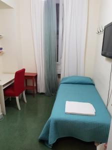 Telewizja i/lub zestaw kina domowego w obiekcie Happy Stay Guesthouse